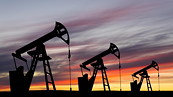 Giá dầu nhiều khả năng sẽ giằng co mạnh giữa nguồn cung thu hẹp và nhu cầu suy yếu tại Mỹ