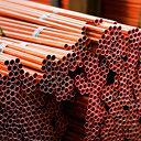 Giá đồng vẫn được hỗ trợ trong bối cảnh sản xuất sụt giảm ở Trung Quốc.