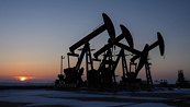 Giá dầu có thể tiếp tục điều chỉnh trong ngắn hạn