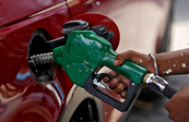 Giá dầu thô giảm hơn 4%, mất mốc 100 USD/thùng